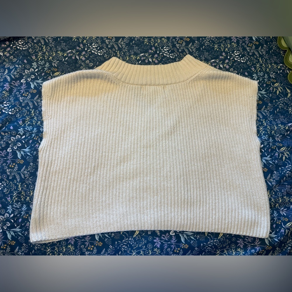 AMO Aurora Cream V-Neck Shaker Stitch Women's Sweater - Picture 6 of 6